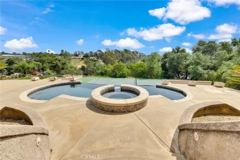Exterior - 3013 Olive Hl, Fallbrook, CA 92028 photo 1 of 14