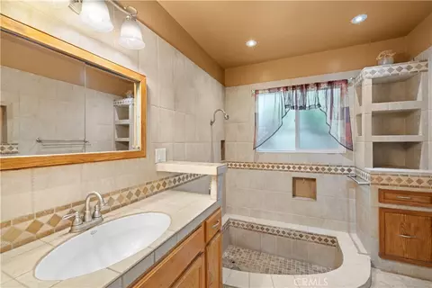 Bath - 11246 Denivelle, Tujunga, CA 91042 photo 1 of 4