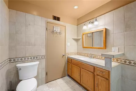Bath - 11246 Denivelle, Tujunga, CA 91042 photo 2 of 4