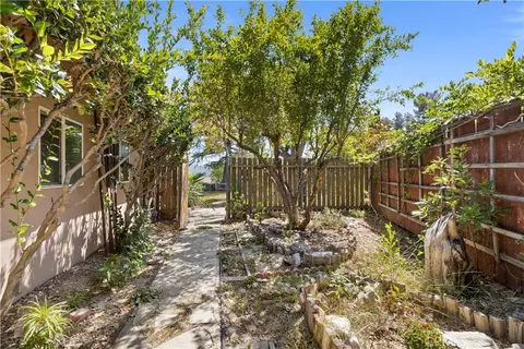 Exterior - 11246 Denivelle, Tujunga, CA 91042 photo 14 of 17
