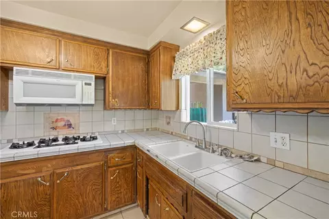Kitchen - 11246 Denivelle, Tujunga, CA 91042 photo 2 of 2