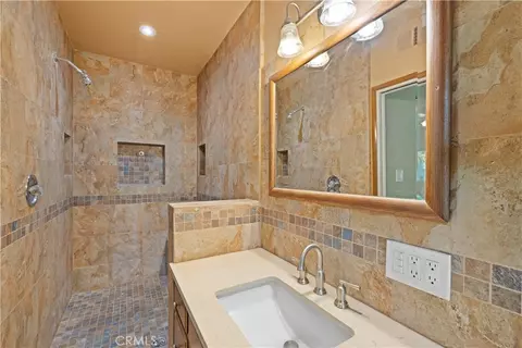 Bath - 11246 Denivelle, Tujunga, CA 91042 photo 4 of 4