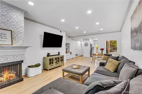 2542 W Macarthur Blvd, Santa Ana, CA 92704