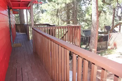 Exterior - 31705 Silver Spruce Dr, Running Springs, CA 92382 photo 2 of 11