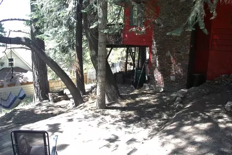 Exterior - 31705 Silver Spruce Dr, Running Springs, CA 92382 photo 10 of 11