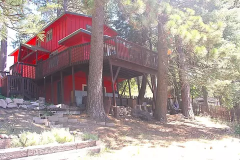 31705 Silver Spruce Dr, Running Springs, CA 92382