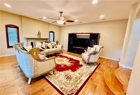 Living - 116 Termino, Long Beach, CA 90803 photo 3 of 3
