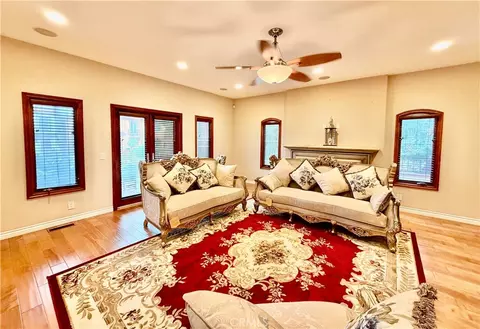 Living - 116 Termino, Long Beach, CA 90803 photo 2 of 3