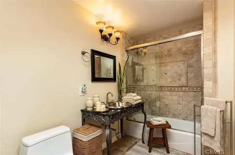 Bath - 116 Termino, Long Beach, CA 90803 photo 4 of 5