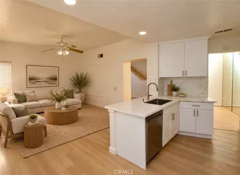 Living - 6 Del Azul, Irvine, CA 92614 photo 2 of 5