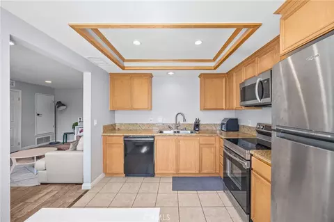 Kitchen - 1554 Border #B, Corona, CA 92882 photo 4 of 4
