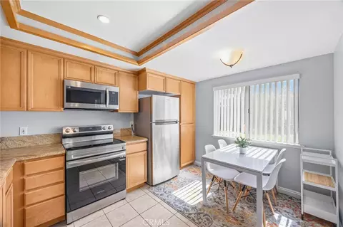 Kitchen - 1554 Border #B, Corona, CA 92882 photo 3 of 4