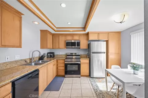 Kitchen - 1554 Border #B, Corona, CA 92882 photo 2 of 4
