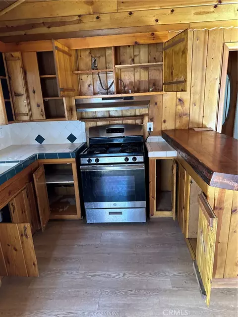 Kitchen - 31144 All Vw, Running Springs, CA 92382 photo 3 of 4