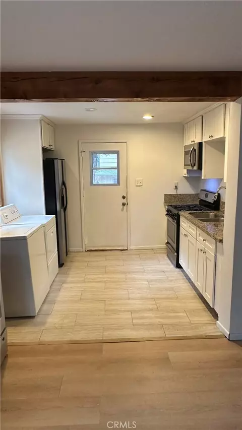 Kitchen - 31144 All Vw, Running Springs, CA 92382 photo 2 of 4