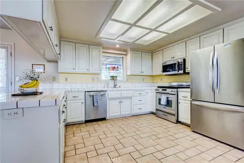 Kitchen - 8650 Cowberry, Phelan, CA 92371 photo 4 of 4