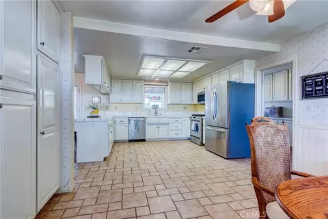 Kitchen - 8650 Cowberry, Phelan, CA 92371 photo 3 of 4
