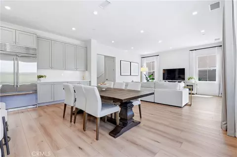 Dining - 63 Longchamp, Irvine, CA 92602 photo 4 of 4