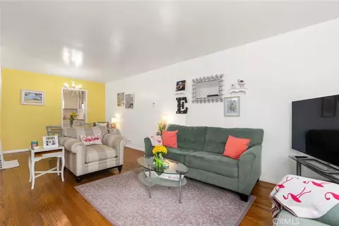 Living - 1825 E 3rd St #4, Long Beach, CA 90802 photo 2 of 3