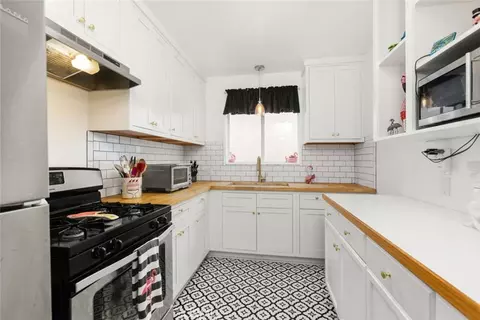 Kitchen - 1825 E 3rd St #4, Long Beach, CA 90802 photo 1 of 2