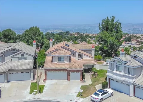 1011 S Mountcrest Ct, Anaheim, CA 92808