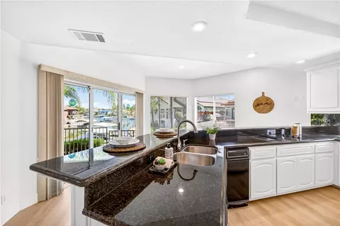 24140 Cruise Cir, Canyon Lake, CA 92587