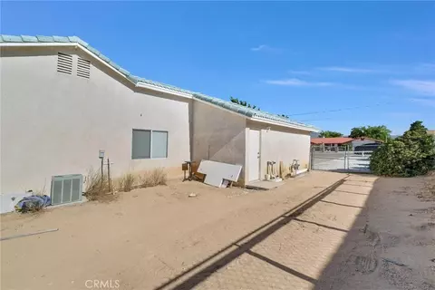Exterior - 18822 Westlawn St, Hesperia, CA 92345 photo 13 of 16