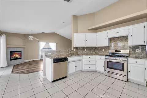 Kitchen - 18822 Westlawn St, Hesperia, CA 92345 photo 1 of 2