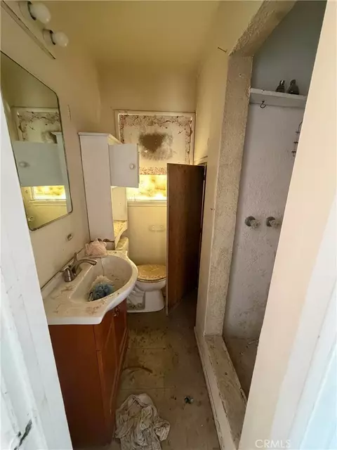 Bath - 6316 Isleta Rd, Twentynine Palms, CA 92277 photo 2 of 2