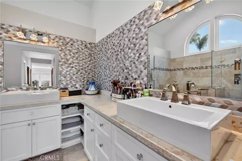 Bath - 4025 E Regency, Orange, CA 92867 photo 3 of 6
