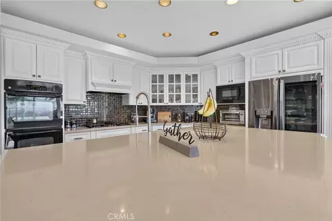 Kitchen - 4025 E Regency, Orange, CA 92867 photo 6 of 9