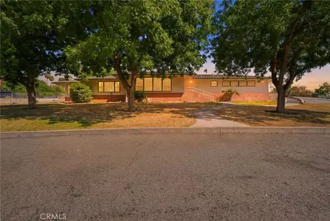 84 S Park St, Porterville, CA 93257