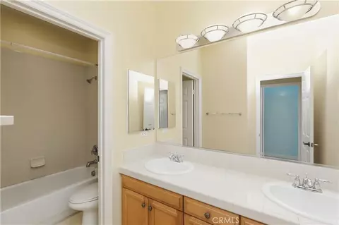 Bath - 16861 Ridge Cliff Dr, Riverside, CA 92503 photo 4 of 4