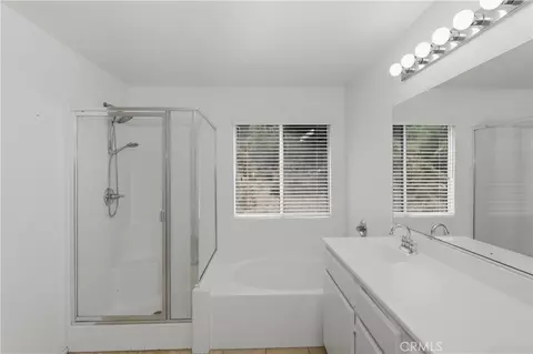 Bath - 16176 Setting Sun Cir, Riverside, CA 92503 photo 4 of 4
