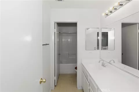 Bath - 16176 Setting Sun Cir, Riverside, CA 92503 photo 2 of 4
