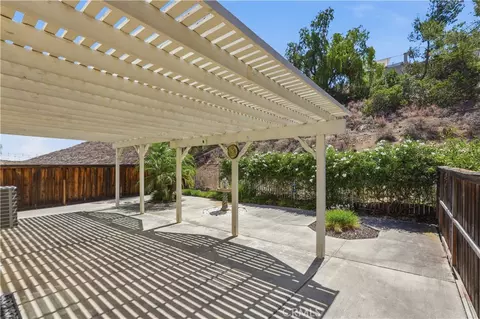 Exterior - 16176 Setting Sun Cir, Riverside, CA 92503 photo 8 of 14