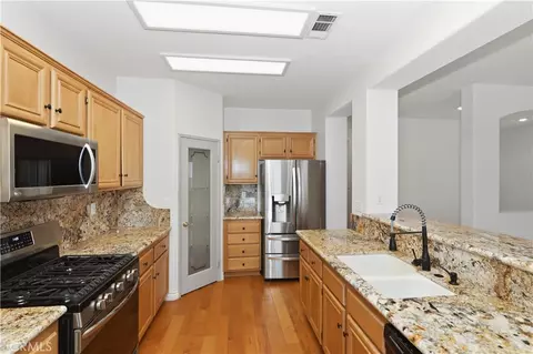 Kitchen - 16176 Setting Sun Cir, Riverside, CA 92503 photo 3 of 4