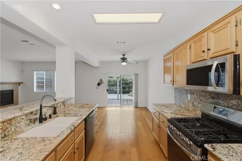 Entry Way - 16176 Setting Sun Cir, Riverside, CA 92503 photo 4 of 5