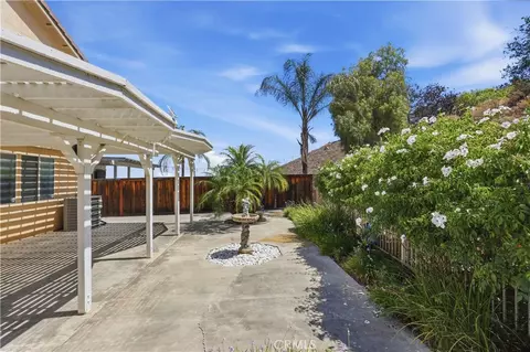 Exterior - 16176 Setting Sun Cir, Riverside, CA 92503 photo 9 of 14