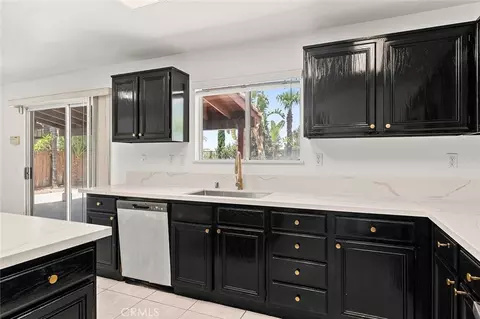 Kitchen - 44713 Longfellow Ave, Temecula, CA 92592 photo 3 of 4