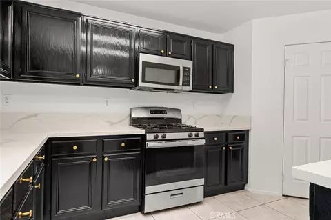 Kitchen - 44713 Longfellow Ave, Temecula, CA 92592 photo 4 of 4