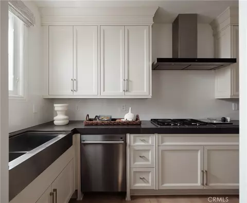 Kitchen - 108 Panorama, Irvine, CA 92618 photo 4 of 4