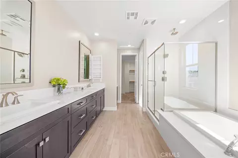 Entry Way - 161 Scale, Irvine, CA 92618 photo 3 of 3
