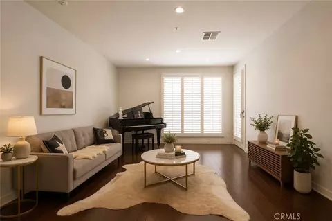 21301 Erwin St #305, Woodland Hills, CA 91367