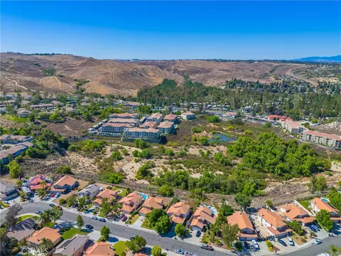 View/Area - 550 Bruin, Riverside, CA 92507 photo 2 of 14