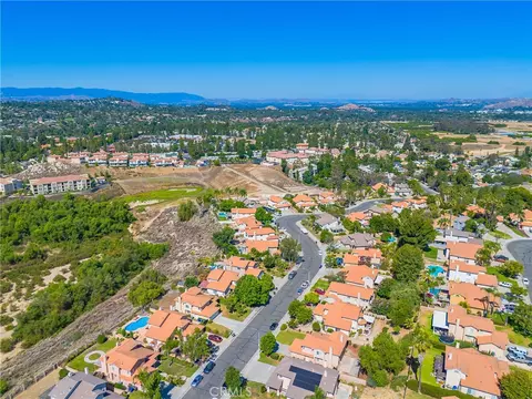 View/Area - 550 Bruin, Riverside, CA 92507 photo 5 of 14