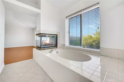 Bath - 550 Bruin, Riverside, CA 92507 photo 5 of 7
