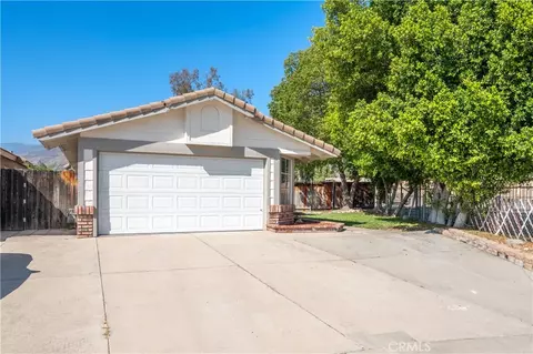27394 Rustic Ln, Highland, CA 92346 photo 2