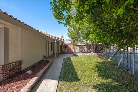 27394 Rustic Ln, Highland, CA 92346 photo 4