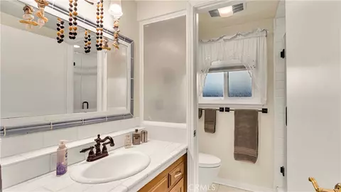 Bath - 2129 N N Pne, Orange, CA 92865 photo 7 of 8